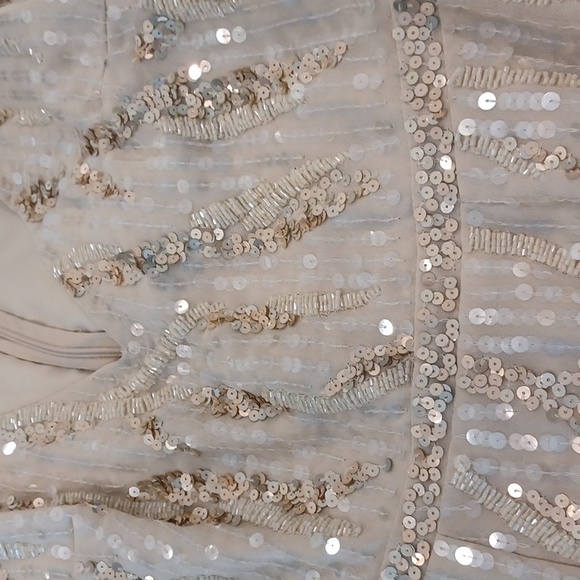 NWT Mac Duggal Sequined V Neck Short Flutter Sleeve Midi Dress SZ 2 in Oyster - Picture 15 of 16